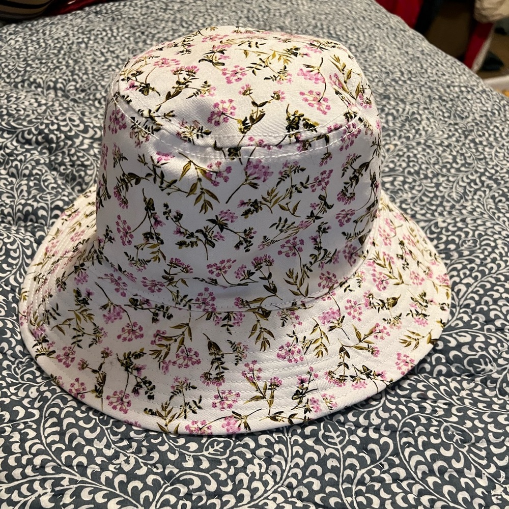 J crew bucket hat.